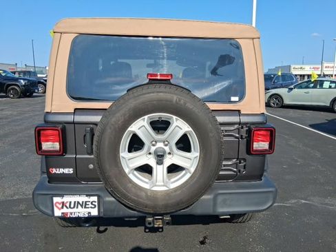 Used 2019 Jeep Wrangler Sport AWD/4WD image 10
