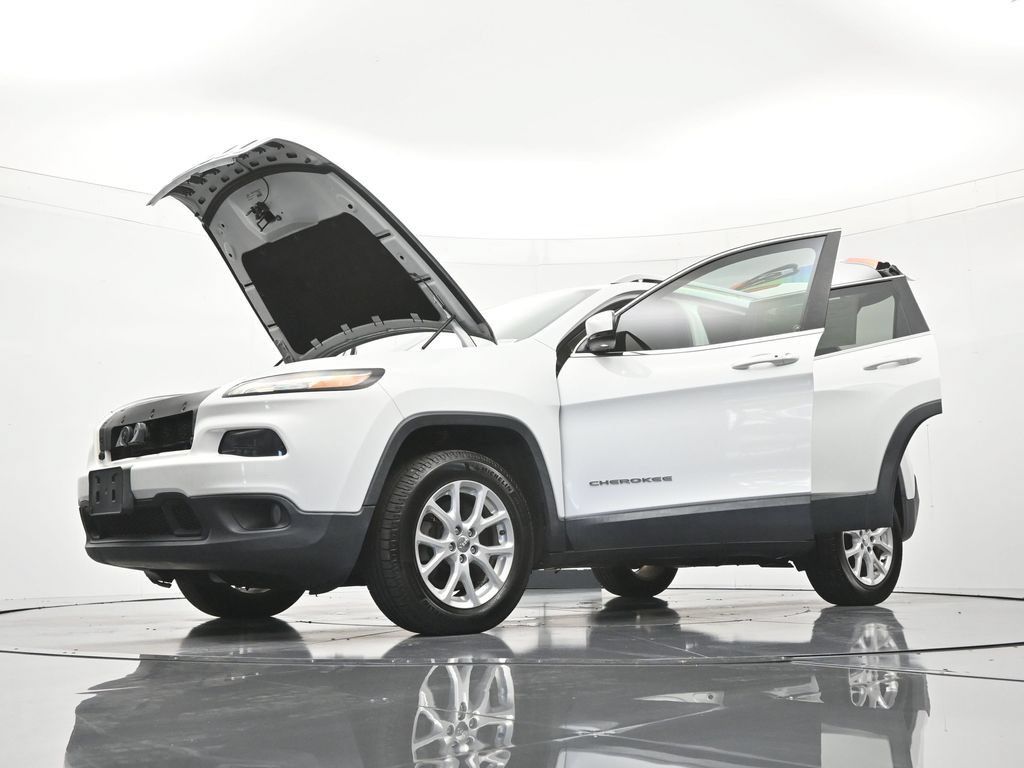 Used 2016 Jeep Cherokee Latitude FWD image 49