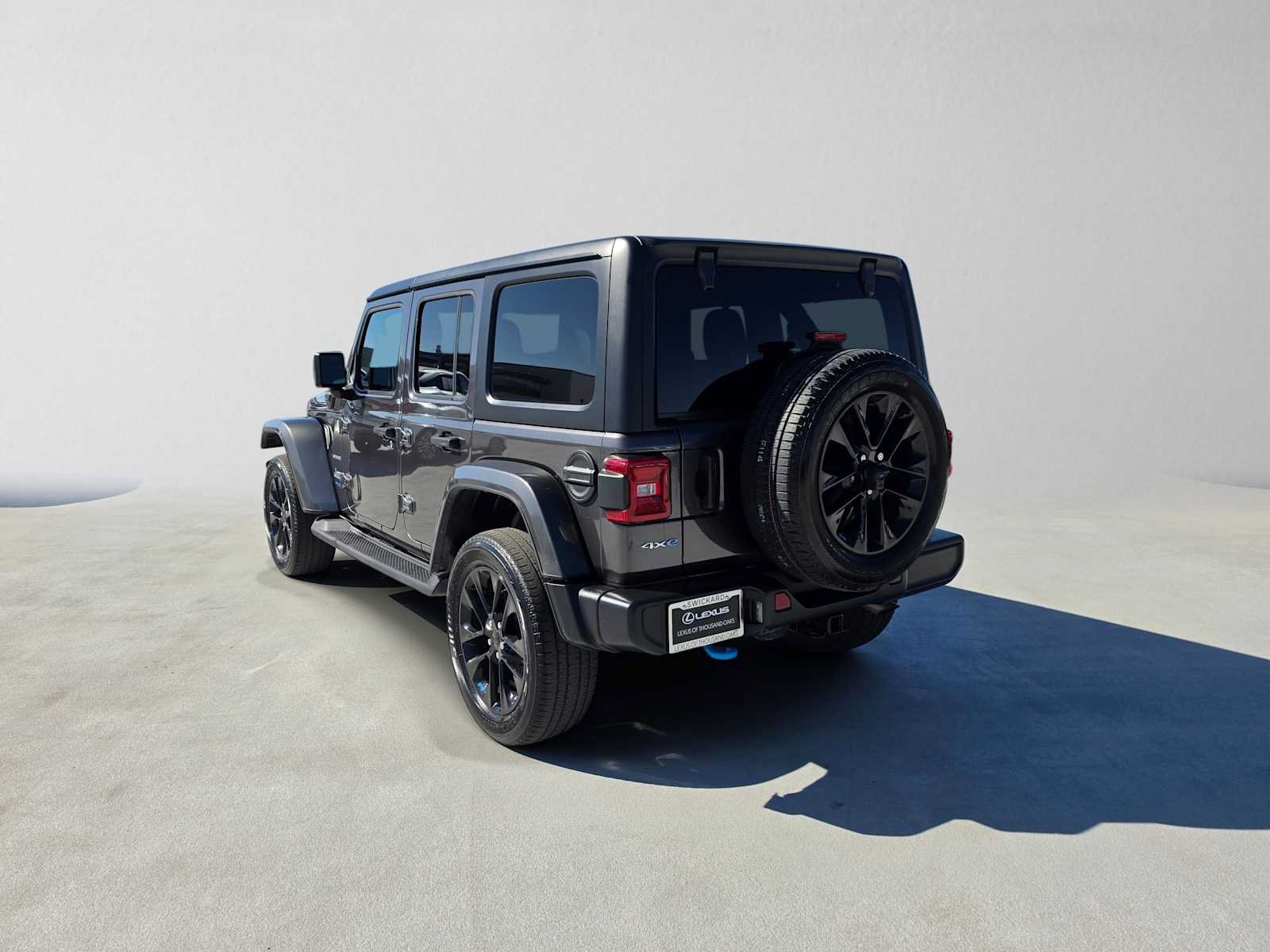Used 2022 Jeep Wrangler Unlimited Sahara w/ Cold Weather Group AWD/4WD image 5