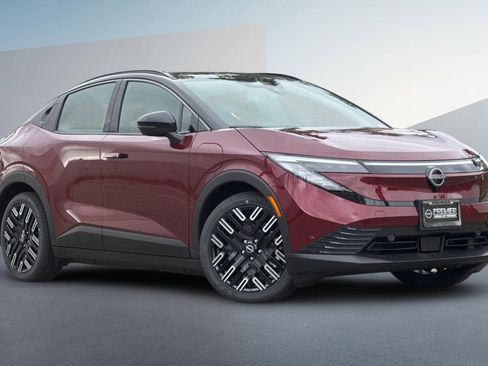 New 2026 Nissan Leaf Platinum+ w/ Cargo Package (Platinum+) image 2