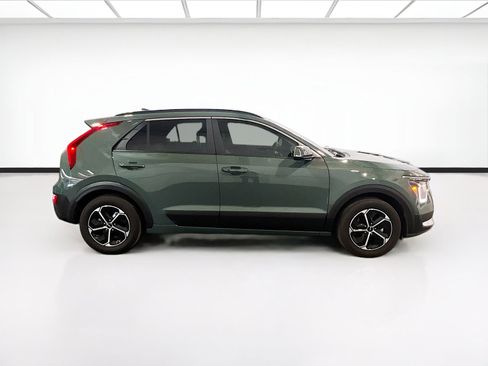 Used 2025 Kia Niro EX FWD image 24