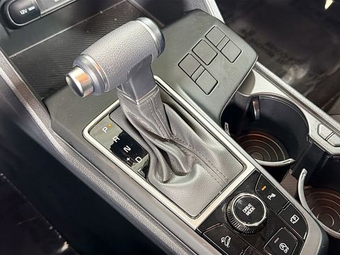 Used 2025 Kia Sportage LX image 17