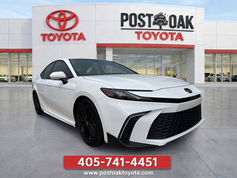 Used 2025 Toyota Camry SE w/ Multimedia Upgrade Package FWD image 5