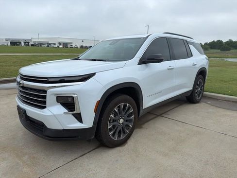 Used 2026 Chevrolet Traverse LT w/ Sun and Wheel Package image 1