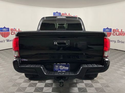Used 2021 Toyota Tacoma TRD Off-Road w/ TRD Premium Off Road Package AWD/4WD image 4