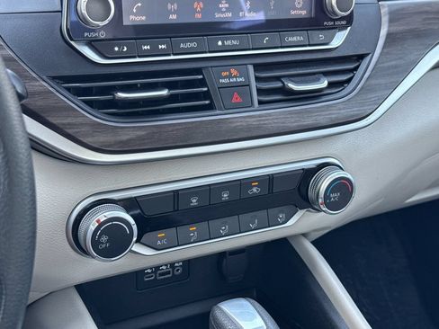 Used 2025 Nissan Altima 2.5 SV FWD image 18