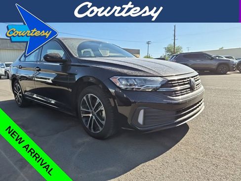 Used 2023 Volkswagen Jetta Sport image 1