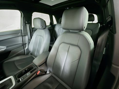 Certified 2025 Audi Q3 2.0T Premium image 19