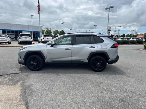 Used 2025 Toyota RAV4 XLE AWD/4WD image 7