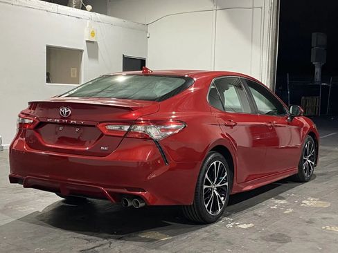 Used 2019 Toyota Camry SE image 4