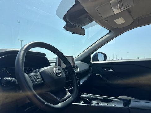 Certified 2025 Nissan Rogue SV FWD image 38