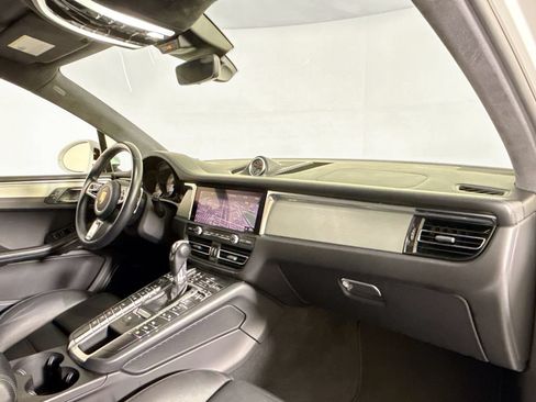 Certified 2020 Porsche Macan Turbo AWD/4WD image 19