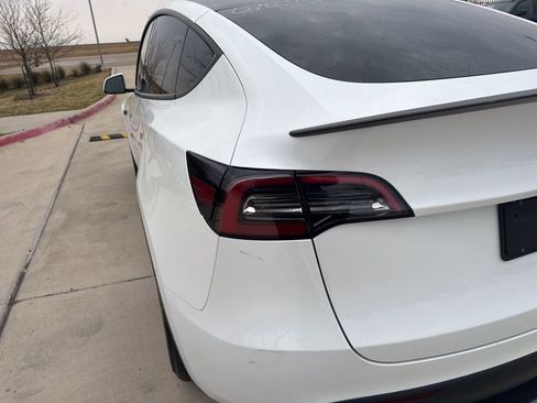 Used 2023 Tesla Model Y Performance image 17