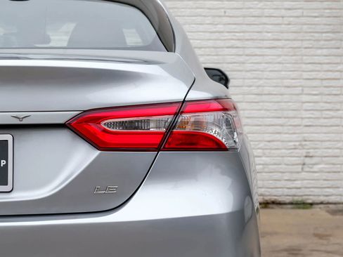 Used 2019 Toyota Camry LE FWD image 49