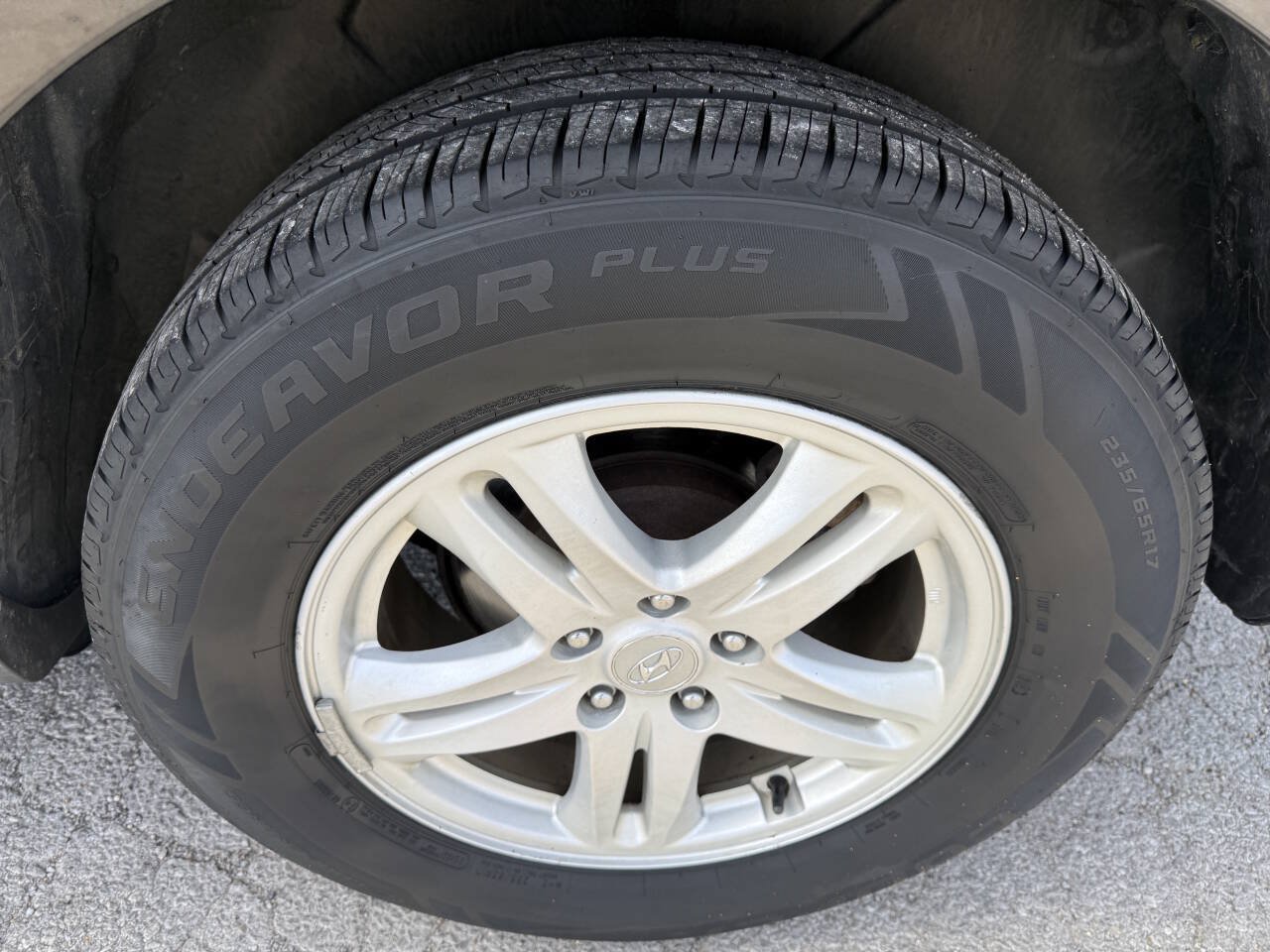Used 2010 Hyundai Santa Fe GLS FWD image 16