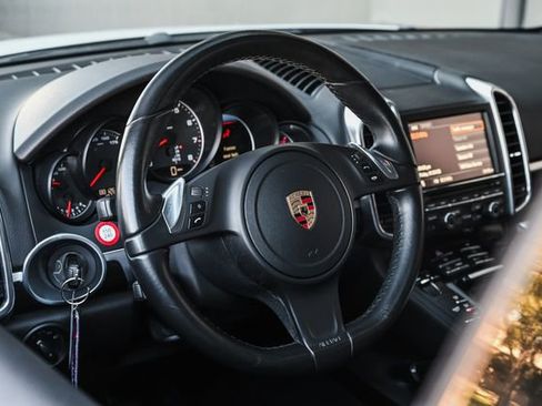 Used 2011 Porsche Cayenne image 6