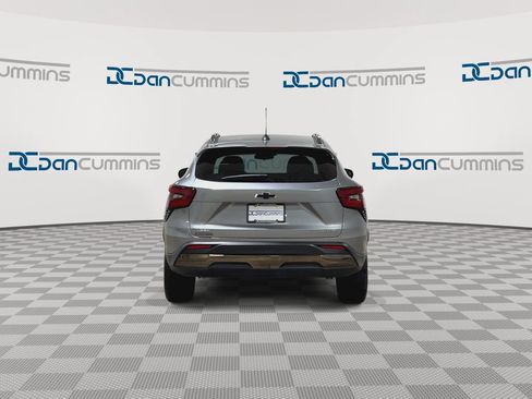Used 2024 Chevrolet Trax ACTIV w/ Sunroof Package FWD image 7