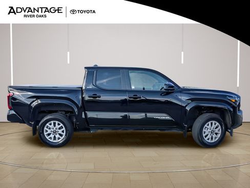 Used 2024 Toyota Tacoma SR5 AWD/4WD image 9