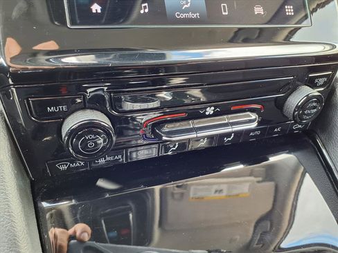 Used 2023 Jeep Grand Cherokee L Laredo image 7