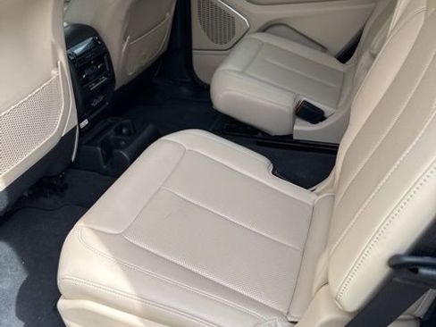 Used 2021 Jeep Grand Cherokee L Limited w/ Luxury Tech Group II image 8