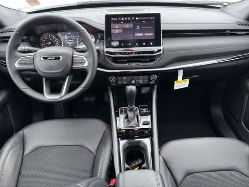 New 2026 Jeep Compass Latitude image 2