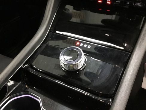 Used 2023 Jeep Grand Cherokee Laredo w/ Luxury Tech Group I AWD/4WD image 25