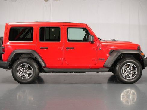 Used 2022 Jeep Wrangler Unlimited Sport w/ Sun And Sound Package AWD/4WD image 12