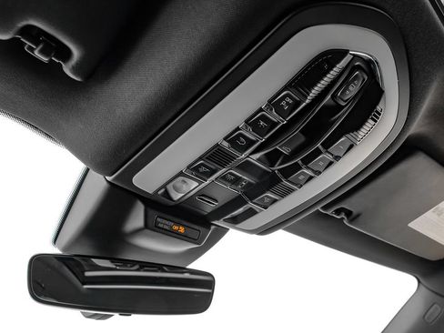 Used 2024 Porsche Macan AWD/4WD image 25