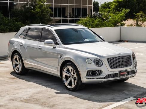 Used 2017 Bentley Bentayga AWD/4WD image 40