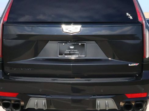 Used 2024 Cadillac Escalade V w/ LPO, ONYX Package image 10