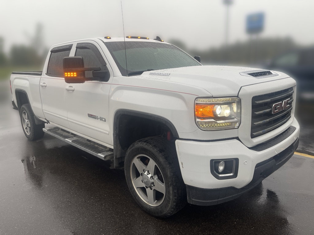 Used 2018 GMC Sierra 2500 SLT w/ All Terrain HD Package AWD/4WD image 3
