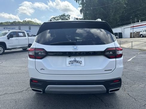 Used 2025 Honda Pilot Touring image 6