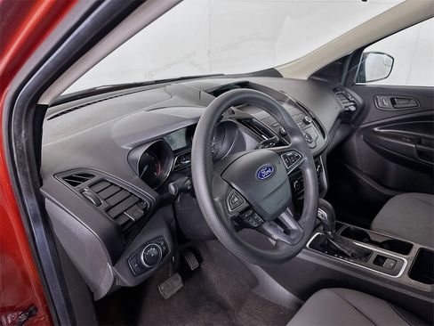 Used 2019 Ford Escape S image 9
