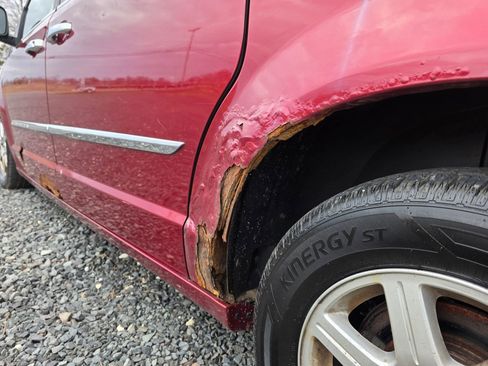 Used 2011 Chrysler Town & Country Touring w/ Security Group image 5