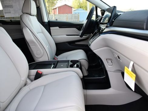 Used 2025 Honda Odyssey Touring image 32