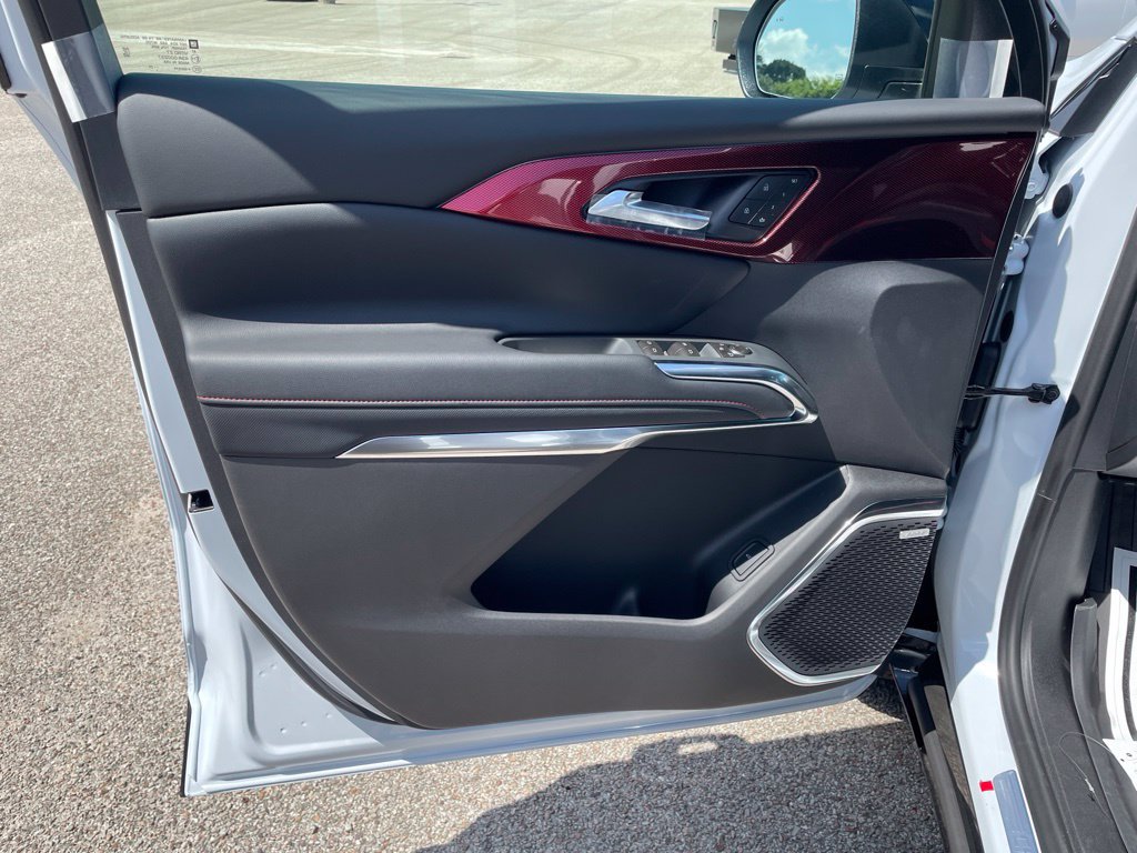 New 2026 Chevrolet Traverse RS w/ LPO, Floor Liner Package FWD image 17