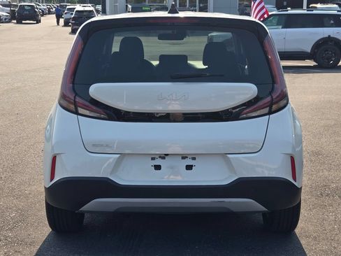 Used 2023 Kia Soul LX w/ Option Group 015 FWD image 4