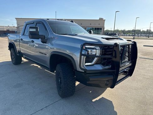 Used 2024 Chevrolet Silverado 2500 ZR2 w/ Technology Package AWD/4WD image 18