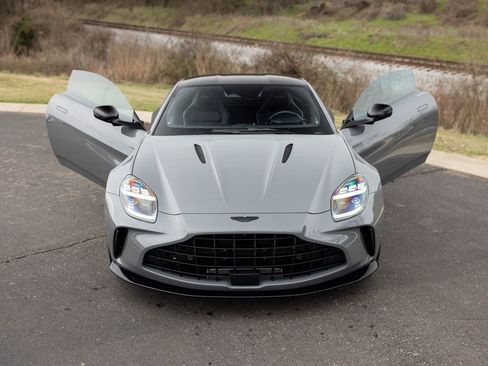 Used 2025 Aston Martin V8 Vantage Coupe image 15