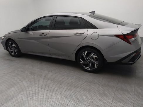 Used 2025 Hyundai Elantra Sport FWD image 3