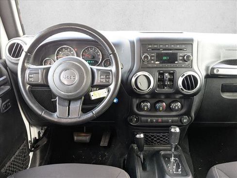 Used 2018 Jeep Wrangler Unlimited Sahara image 16