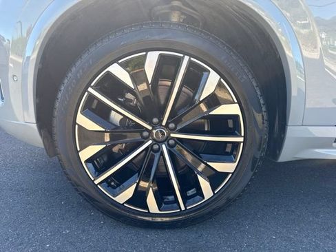 Certified 2025 Volvo XC90 B6 Plus AWD/4WD image 9