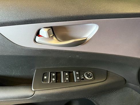 Used 2024 Kia Forte LXS w/ LXS Technology Package FWD image 19