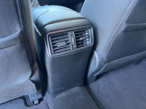 Used 2018 Nissan Rogue SV AWD/4WD image 29