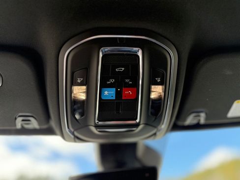 Used 2024 Jeep Wagoneer L Series II w/ Flexible Seating Group image 25