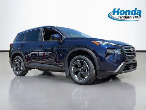 Used 2024 Nissan Rogue SV w/ SV Premium Package image 1