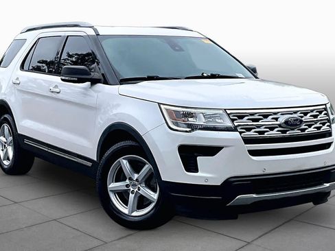 Used 2019 Ford Explorer XLT w/ Equipment Group 202A FWD image 3