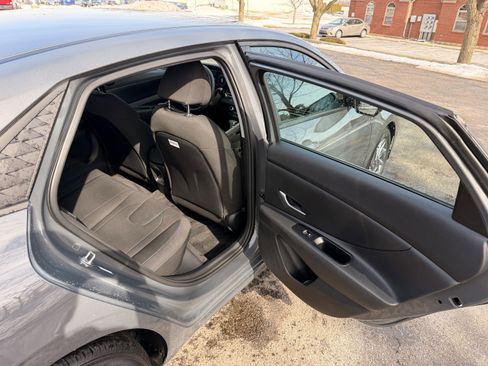 Used 2024 Hyundai Elantra SEL image 13