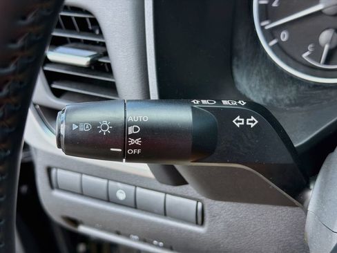 Used 2025 Nissan Rogue SV FWD image 22
