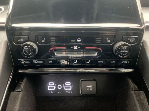 Used 2021 Jeep Grand Cherokee L Limited AWD/4WD image 22